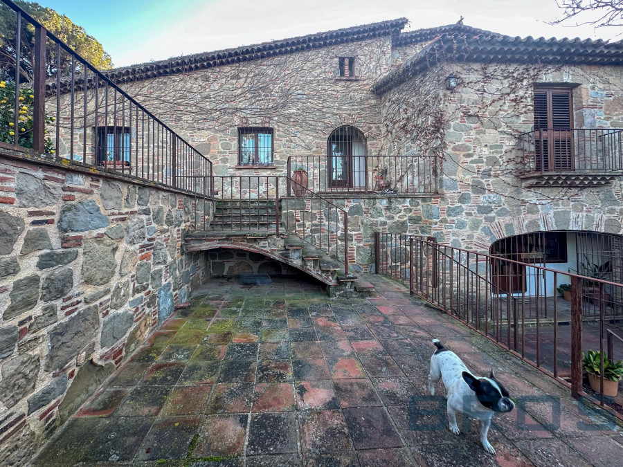 SPECTACULAR STONE HOUSE WITH VIEWS OF A POINT OF THE SEA