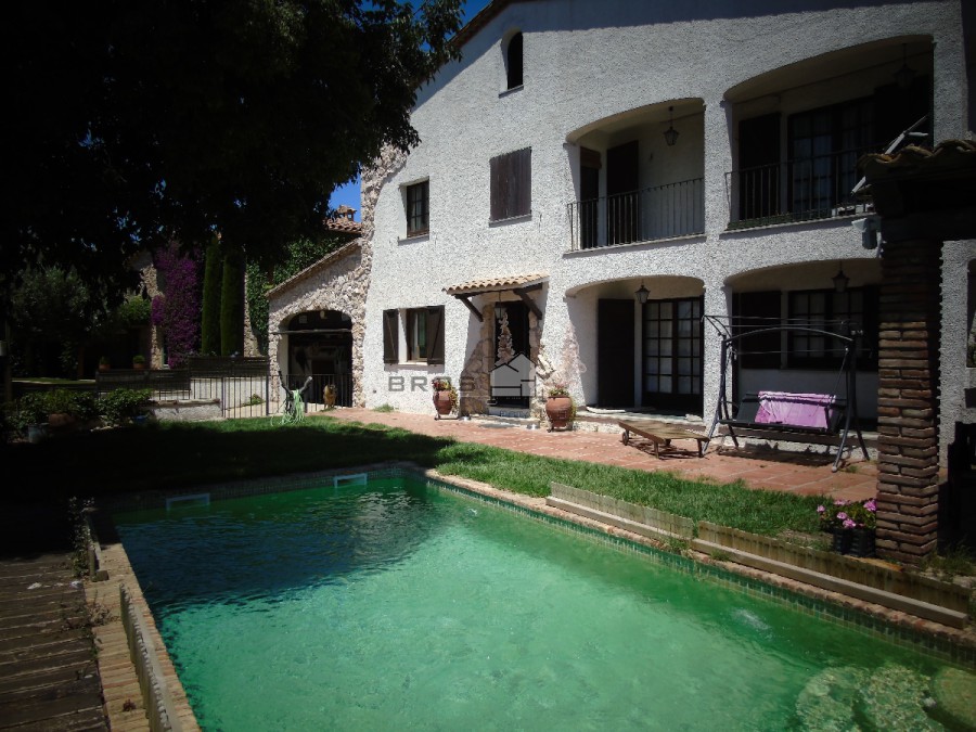 XALET AMB PISCINA, GARATGE I A PEU DE  LA PLATJA