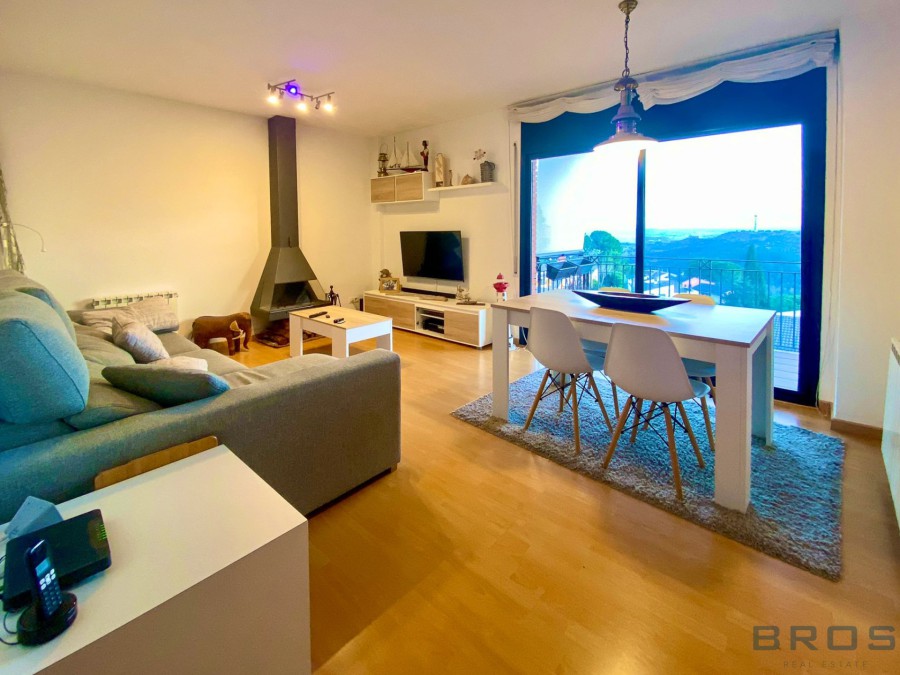 PENTHOUSE IN MONTJIC WITH VIEWS TO GIRONA