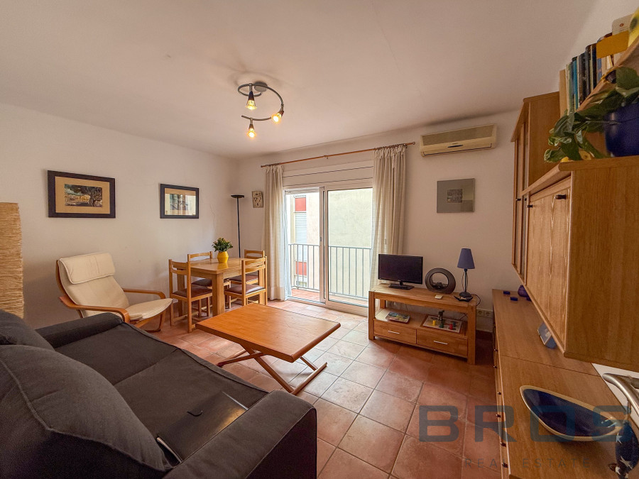 PISO CON LICENCIA TURÍSTICA, 2 DORMITORIOS Y BALCÓN – ALTA RENTABILIDAD Y OPCIÓN DE REFORMA