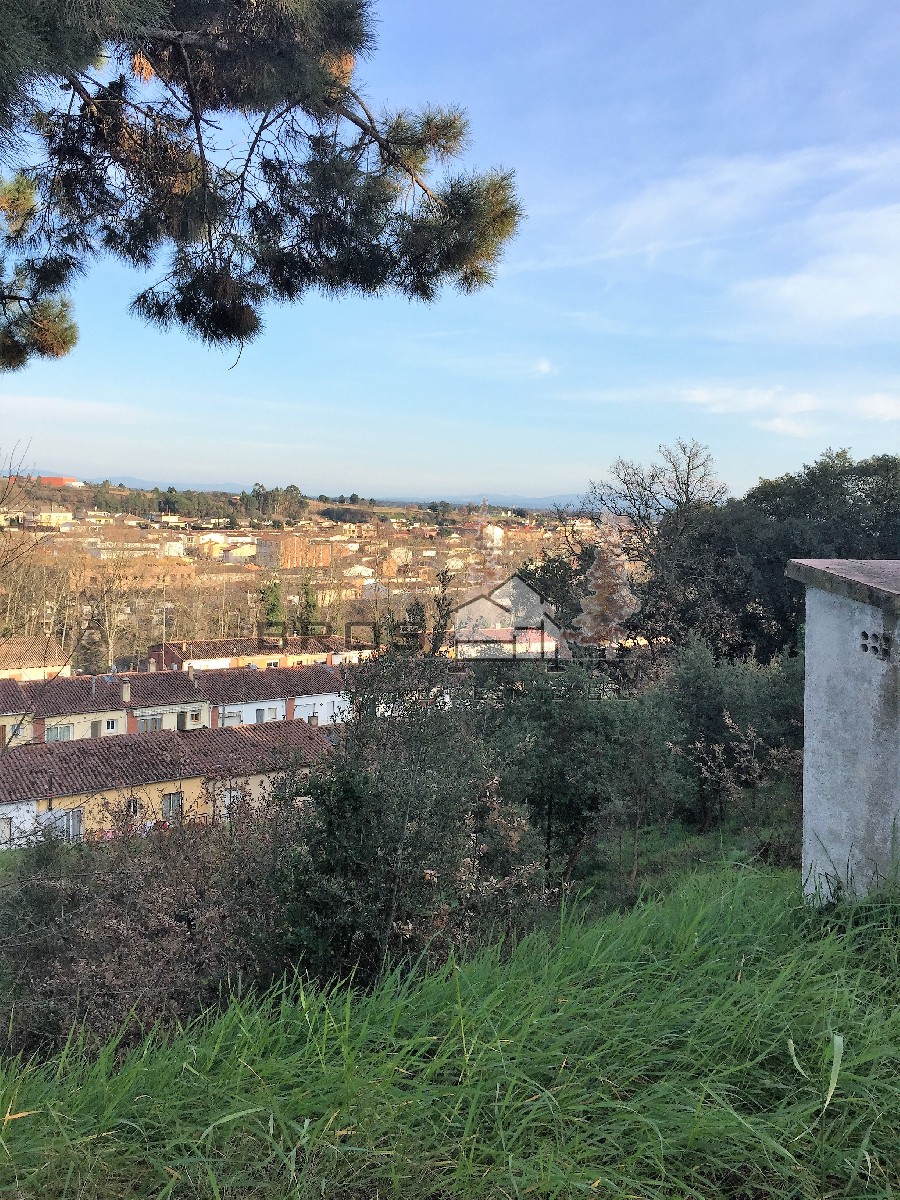 TERRENY AMB MAGNÍFIQUES VISTES A LA MUNTANYA