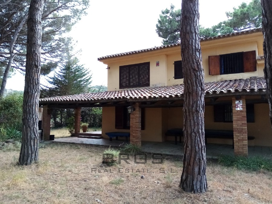 MAISON RUSTIQUE AVEC GRANDE PINEDA PRÈS DE LA PLAGE