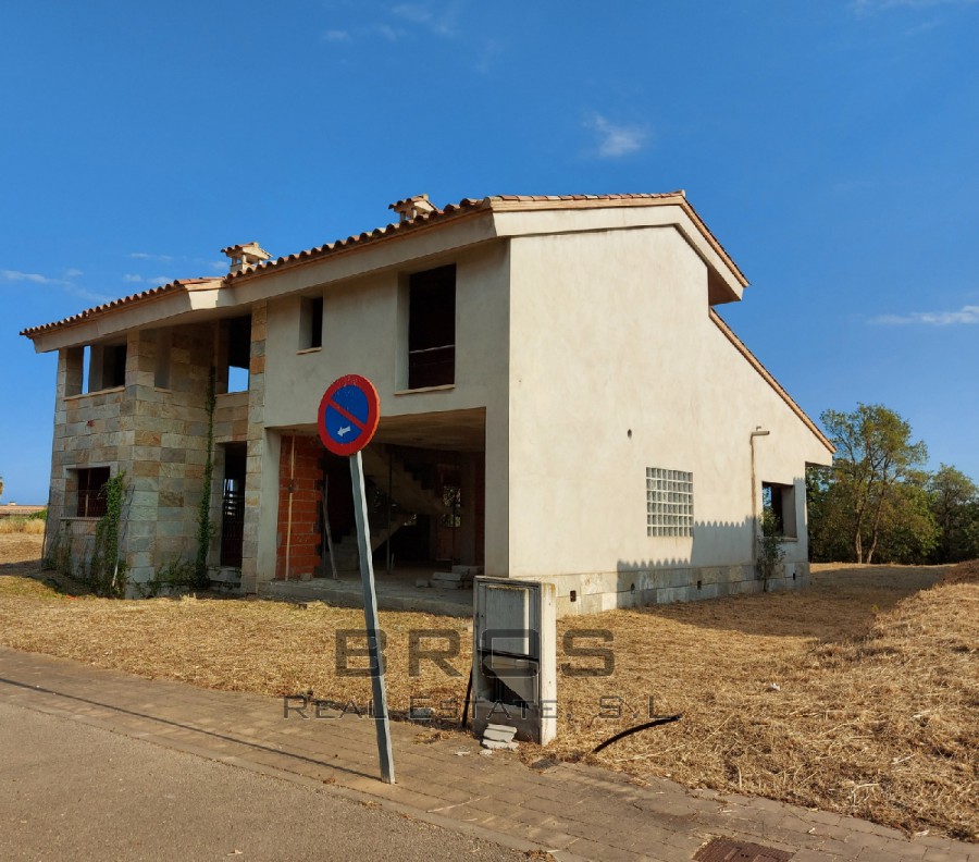 DETACHED HOUSE UNDER CONSTRUCTION