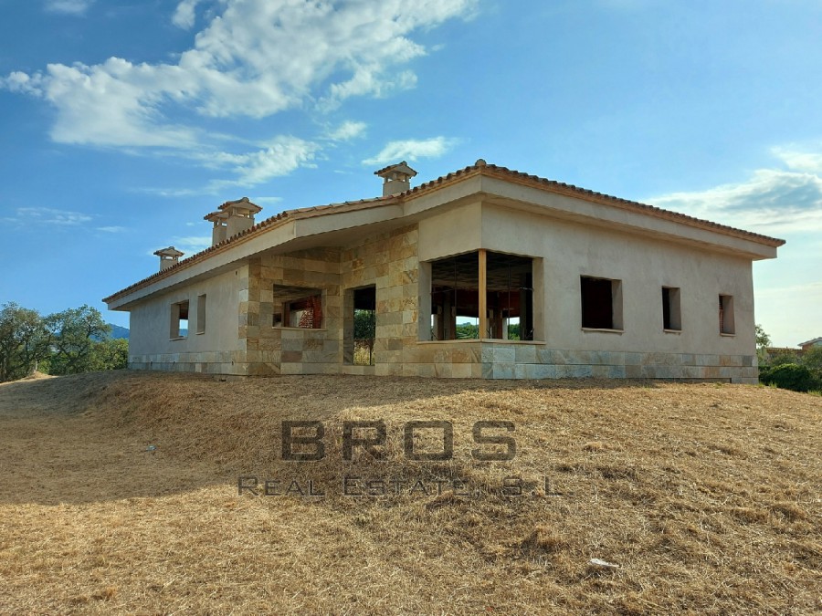 MAISON INDIVIDUELLE EN CONSTRUCTION