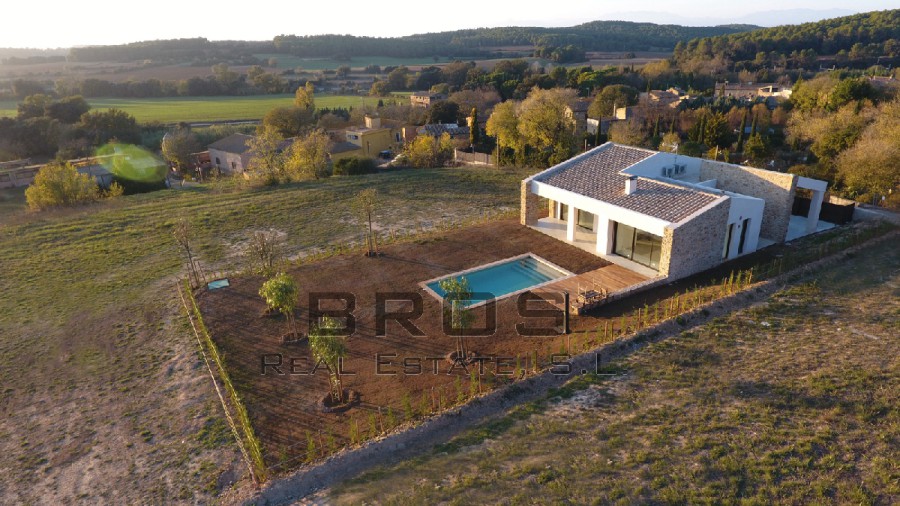 XALET NOU DE DISSENY AMB PISCINA I JARDÍ