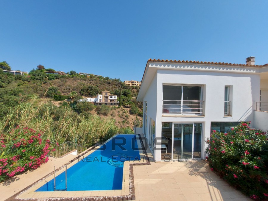 VILLA WITH PANORAMIC SEA VIEWS