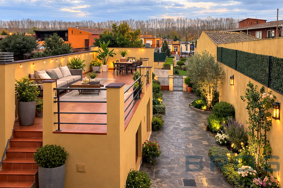 CASA AMB JARDÍ AL CENTRE DE RIUDARENES SOBRE PARCEL·LA DE 484 m² AMB GRAN POTENCIAL URBANÍSTIC