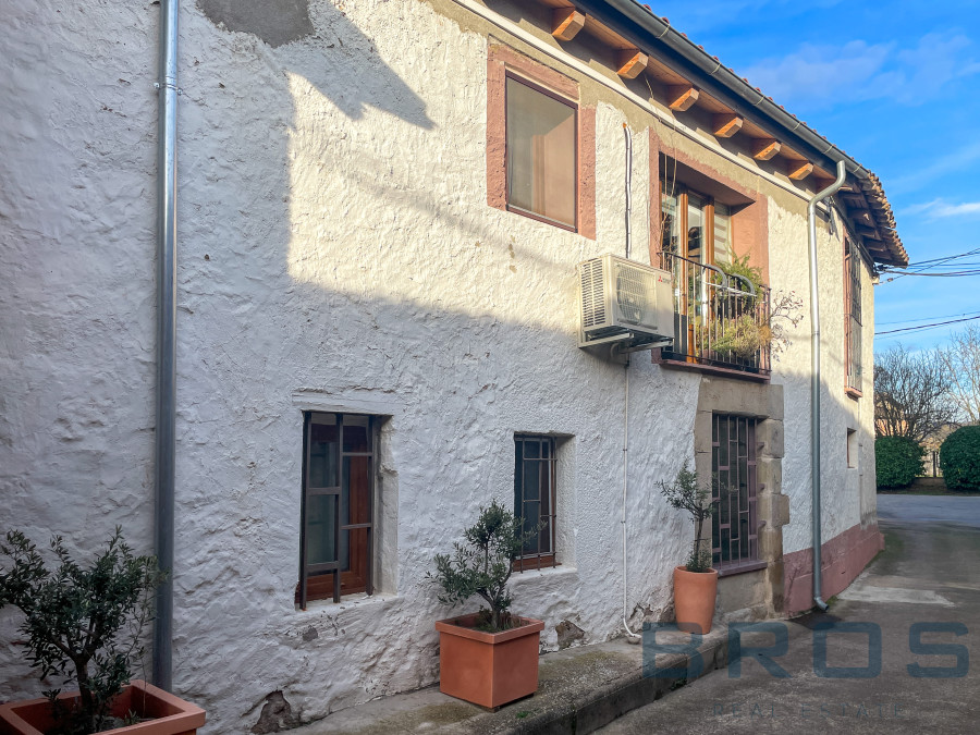 RENOVATED VILLAGE HOUSE IN EL MALLOL (LA VALL D’EN BAS)