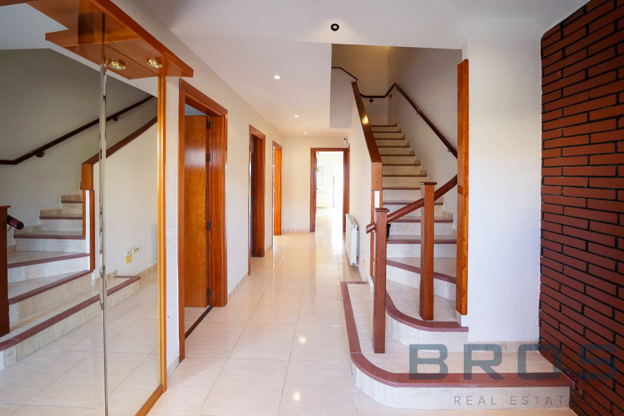 PRECIOSA CASA DE 3 PLANTES EN ZONA MOLT TRANQUIL·LA – TORROELLA DE MONTGRÍ