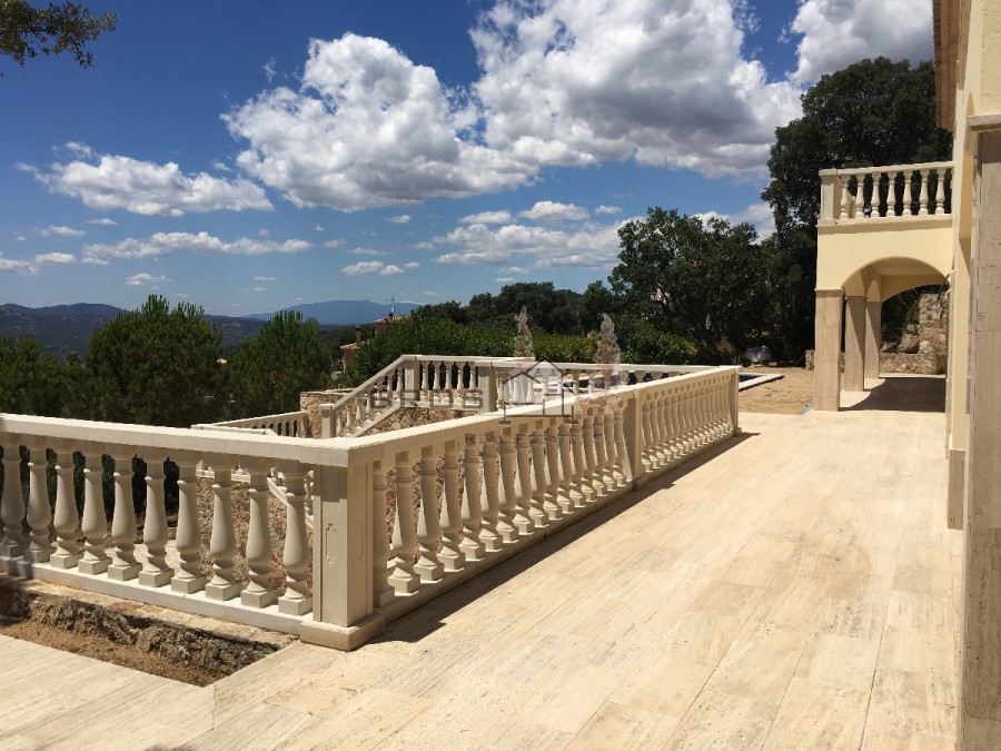 VILLA AVEC VUE SPECTACULAIRE EN MAS SEMI